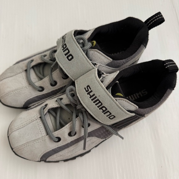 Shimano cycling shoes in Gray and Black - Picture 2 of 9